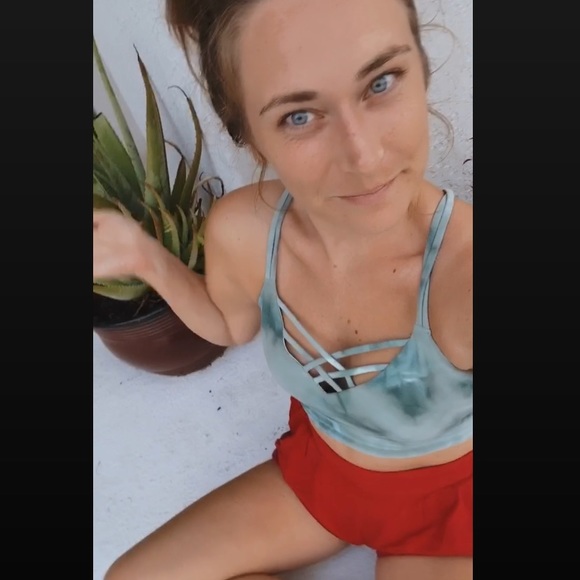 Meet your Posher, Carly - Picture 3 of 3